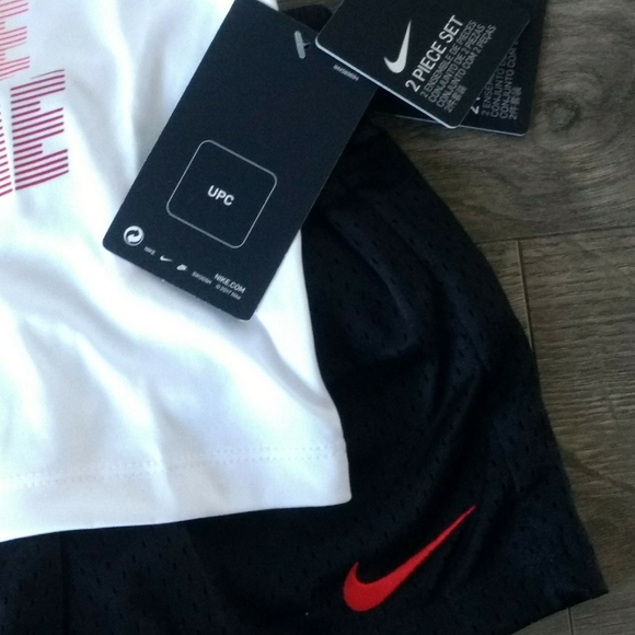 NWT NIKE Toddler 12M 18M Shortsleeve T-shirt & Short Set 2 Piece Outfit - Picture 9 of 9